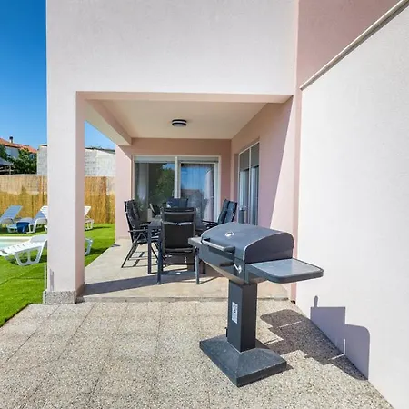 Elfi Villa Pula